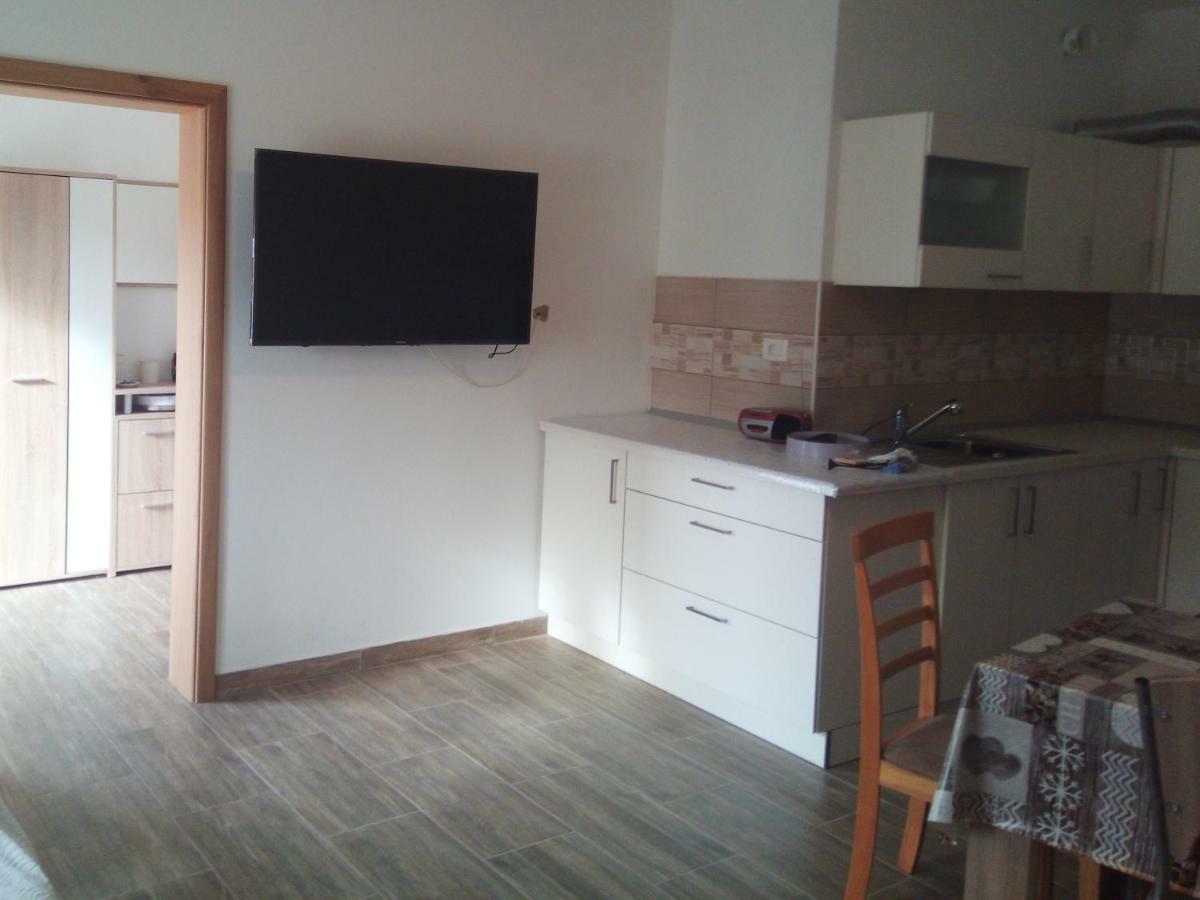 Apartmaji Matazin Črni Kal Exterior foto